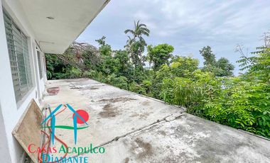 Casa en venta para remodelar. Gran oportunidad de inversión. Con terraza, alberca y vista al mar