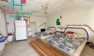 Casa en venta para remodelar. Gran oportunidad de inversión. Con terraza, alberca y vista al mar