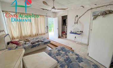 Casa en venta para remodelar. Gran oportunidad de inversión. Con terraza, alberca y vista al mar