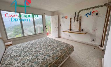 Casa en venta para remodelar. Gran oportunidad de inversión. Con terraza, alberca y vista al mar