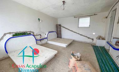 Casa en venta para remodelar. Gran oportunidad de inversión. Con terraza, alberca y vista al mar