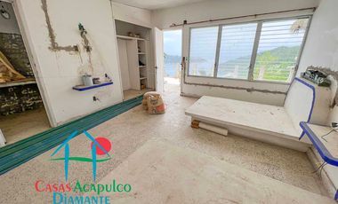 Casa en venta para remodelar. Gran oportunidad de inversión. Con terraza, alberca y vista al mar