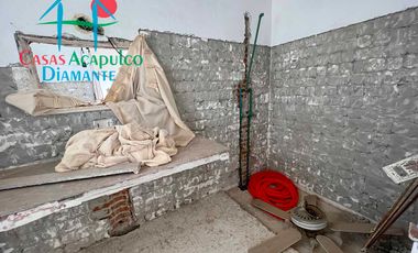 Casa en venta para remodelar. Gran oportunidad de inversión. Con terraza, alberca y vista al mar