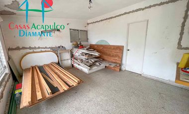 Casa en venta para remodelar. Gran oportunidad de inversión. Con terraza, alberca y vista al mar