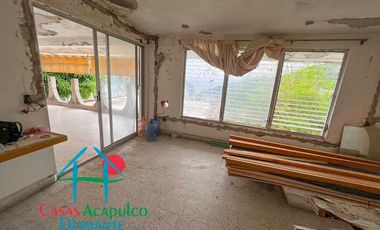 Casa en venta para remodelar. Gran oportunidad de inversión. Con terraza, alberca y vista al mar