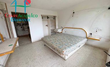 Casa en venta para remodelar. Gran oportunidad de inversión. Con terraza, alberca y vista al mar