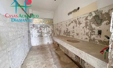 Casa en venta para remodelar. Gran oportunidad de inversión. Con terraza, alberca y vista al mar