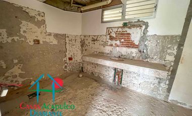 Casa en venta para remodelar. Gran oportunidad de inversión. Con terraza, alberca y vista al mar