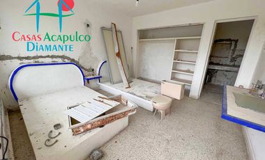 Casa en venta para remodelar. Gran oportunidad de inversión. Con terraza, alberca y vista al mar