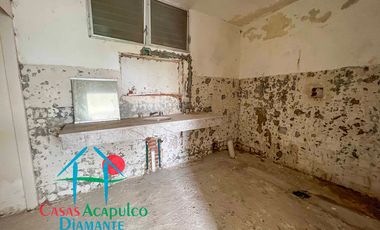 Casa en venta para remodelar. Gran oportunidad de inversión. Con terraza, alberca y vista al mar