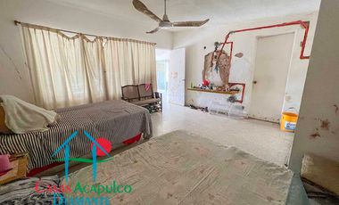 Casa en venta para remodelar. Gran oportunidad de inversión. Con terraza, alberca y vista al mar