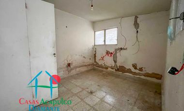 Casa en venta para remodelar. Gran oportunidad de inversión. Con terraza, alberca y vista al mar