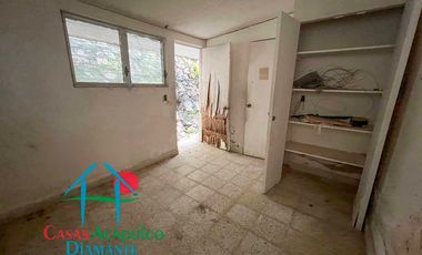 Casa en venta para remodelar. Gran oportunidad de inversión. Con terraza, alberca y vista al mar