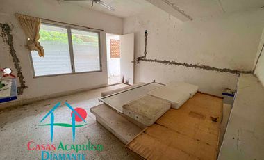 Casa en venta para remodelar. Gran oportunidad de inversión. Con terraza, alberca y vista al mar