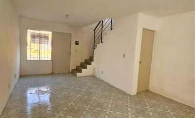 Práctica casa habitación en buena condiciones en venta ubicada en Real del Sol en Tecámac