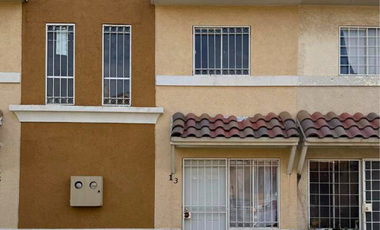Práctica casa habitación en buena condiciones en venta ubicada en Real del Sol en Tecámac