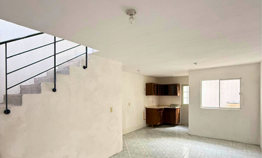 Práctica casa habitación en buena condiciones en venta ubicada en Real del Sol en Tecámac