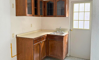 Práctica casa habitación en buena condiciones en venta ubicada en Real del Sol en Tecámac