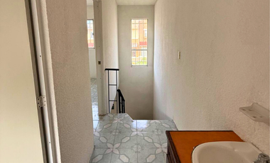Práctica casa habitación en buena condiciones en venta ubicada en Real del Sol en Tecámac