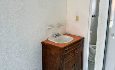 Práctica casa habitación en buena condiciones en venta ubicada en Real del Sol en Tecámac