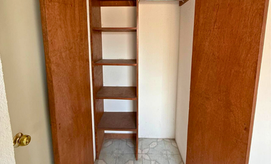 Práctica casa habitación en buena condiciones en venta ubicada en Real del Sol en Tecámac