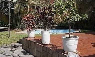 VENDO HERMOSA CASA EN AV. LA ENCALADA