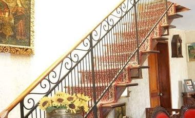 VENDO HERMOSA CASA EN AV. LA ENCALADA
