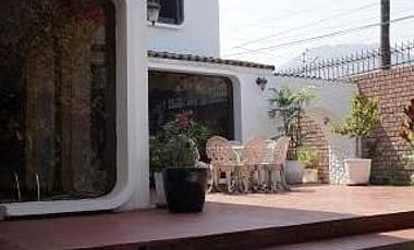 VENDO HERMOSA CASA EN AV. LA ENCALADA