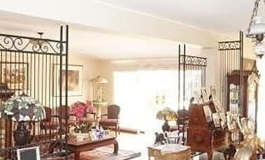 VENDO HERMOSA CASA EN AV. LA ENCALADA
