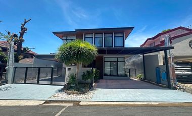 Well maintain Modern contemporary House in Alabang Hills