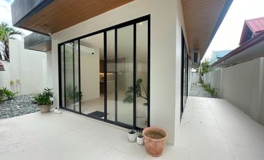 Massive 4 bedrooms Brand new House and lot for sale in Las Pina City