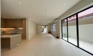 Massive 4 bedrooms Brand new House and lot for sale in Las Pina City