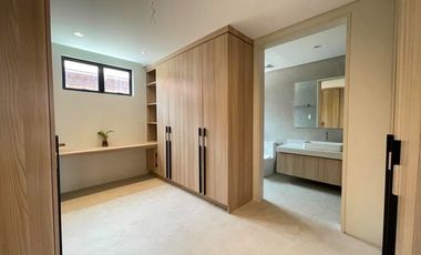 Massive 4 bedrooms Brand new House and lot for sale in Las Pina City