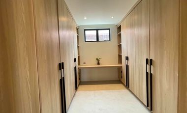 Massive 4 bedrooms Brand new House and lot for sale in Las Pina City