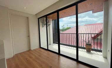 Massive 4 bedrooms Brand new House and lot for sale in Las Pina City