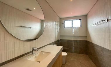 Massive 4 bedrooms Brand new House and lot for sale in Las Pina City