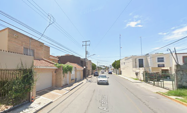 Casa en  Col. Madero, Nuevo Laredo, Tamps.