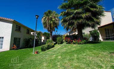 Casa en Senderos del Lago, coto privado con alberca y hermoso jardín común