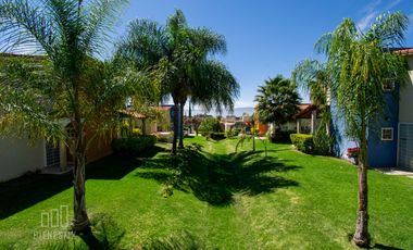 Casa en Senderos del Lago, coto privado con alberca y hermoso jardín común