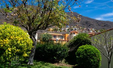 Casa en Senderos del Lago, coto privado con alberca y hermoso jardín común