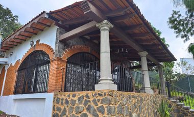 Casa en venta en tepoztlán Morelos, con  amplio terreno