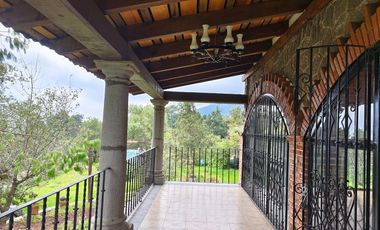 Casa en venta en tepoztlán Morelos, con  amplio terreno