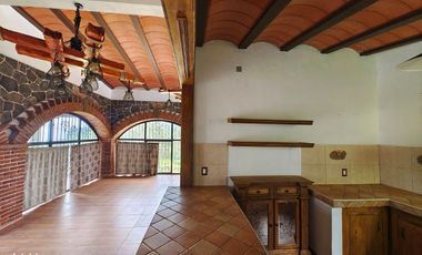 Casa en venta en tepoztlán Morelos, con  amplio terreno