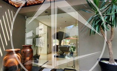 Residencia De Lujo Con Jardín Privado Y Garage Para 20 Autos Exclusividad En Hacienda De Vallescondido