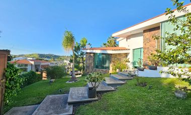 LAS CAÑADAS CASA EN VENTA DE PRACTICAMENTE UNA PLANTACON ALBERCA
