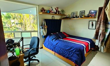 LAS CAÑADAS CASA EN VENTA DE PRACTICAMENTE UNA PLANTACON ALBERCA
