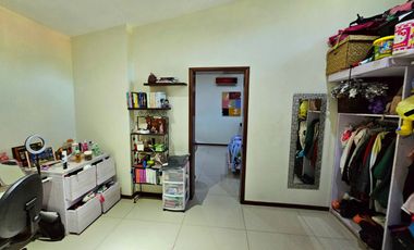 LAS CAÑADAS CASA EN VENTA DE PRACTICAMENTE UNA PLANTACON ALBERCA