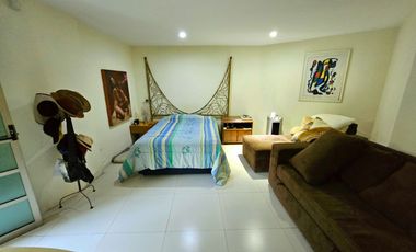 LAS CAÑADAS CASA EN VENTA DE PRACTICAMENTE UNA PLANTACON ALBERCA