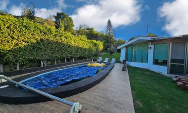 LAS CAÑADAS CASA EN VENTA DE PRACTICAMENTE UNA PLANTACON ALBERCA
