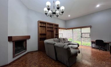 CASA EN RENTA CON INCREÍBLES ESPACIOS Y MUY  BIEN UBICADA.